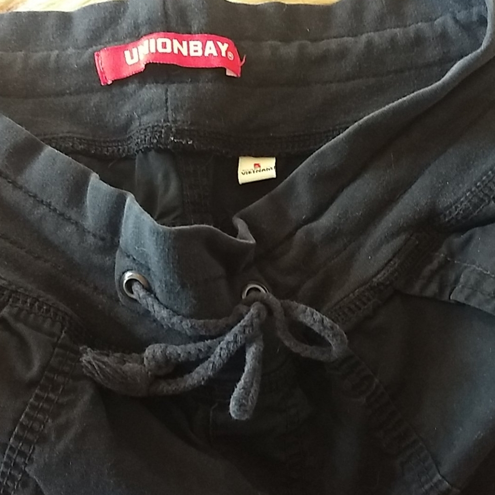 Shorts - Picture 3 of 4
